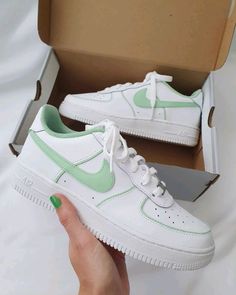 Zapatillas Nike Air Force, Custom Nike Air Force 1, Custom Nike Air Force, Stylish Outfits Casual, Custom Shoes Diy, Nike Shoes Air Force, Colorful Sneakers, Nike Fashion Shoes, Preppy Shoes