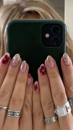 Nail Art Designs Winter Classy, Nails 2024 Holiday, Pink Goldfish Nails, Short Nail Designs Coquette, Celebrity Nail Art, Really Cool Nails, Feminine Fall Nails, Nail Design Inspo 2024, Natural Nail Mani