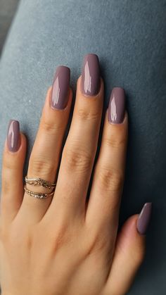 Elevate your style with chic winter office nails! Discover professional nail designs perfect for the season, blending sophistication with winter charm. Fall Color Manicure Ideas, Light Plum Nails, Muted Purple Nails, Mauve Purple Nails, Mauve Fall Nails, Dusty Purple Nails, Berry Nails Design, Dark Mauve Nails