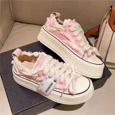 Floral Espadrilles, Pretty Sneakers, Dr Shoes, Trendy Shoes Sneakers, Pretty Shoes Sneakers, Denim On Denim, Shoes Teen, Fresh Shoes, Hype Shoes