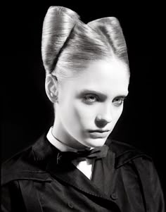 Bow Tie Editorial Short Hairstyles, Bow Editorial, Short Hair Editorial Fashion, Editorial Ponytail Hairstyles, High Ponytail Editorial, 1980s Makeup And Hair, Retro Hairstyles Tutorial, Roll Hairstyle, Runway Hair