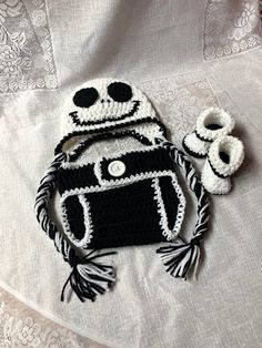 a crocheted bag with a skull on it