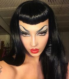 Kendall Jenner Halloween, Drag Queen Outfits, Cool Makeup Looks, Goth Makeup