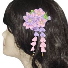 This lovely hair clip is handcrafted using traditional Japanese fabrics. Each one features three beautiful flowers and delicate dangling leaves. As a result of the unique fabric cuts, each clip is one-of-a-kind. The word "Tsumami" means "pinch" in Japanese, and each flower petal is individually pinched and assembled with care. It's designed to be a clip-on, making it easy for ladies and girls with short hair to enjoy too! Kny Background, Girls With Short Hair, Japanese Flower, Traditional Kimono, Satin Kimono, Flowers Petals, Flower Hair Clip, Japanese Flowers, Unique Fabric