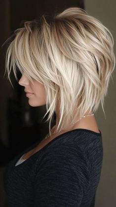 Edgy Shoulder Length Hair, Layered Stacked Bob Haircut, Bob Haircut Ideas, Haircuts For Medium Length Hair, Stacked Bob, Layered Haircuts For Medium Hair, Short Shag Hairstyles, Stacked Bob Haircut, Messy Short Hair