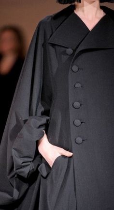 Yohji Yamamoto Yoji Yamamoto, Detail Couture, Japanese Fashion Designers, 2013 Runway, Coat Style, Runway Pictures