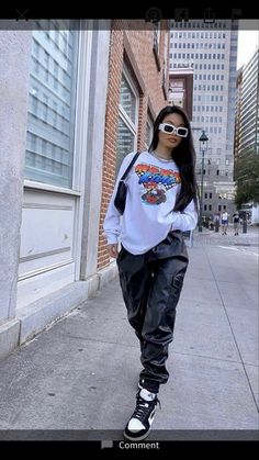 Baddie Sneakers Outfit, Tomboy Photoshoot, 2023 Lifestyle, Outfits With Jordan 1s Fashion Styles, Tomboy Outfits, Tomboy Style Outfits, Chill Outfits, Streetwear Fashion Women, Swaggy Outfits