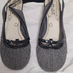 New, Never Worn. Been Sitting In Mom's Closet Super Cute, Reminds Me Of Audrey Hepburn. Wish They Fit Me :) Size 9 Gray Closed Toe Casual Heels, Party Mules With 4-inch Heel And Closed Toe, Evening Mules With 4-inch Heel And Closed Toe, Party Mules With 4-inch Pointed Heel, Vintage Mudd Shoes, Evening Mules With 4-inch Heel And Ankle Strap, Mudd Shoes, Black Slingback Heels, Oxford Shoes Brown