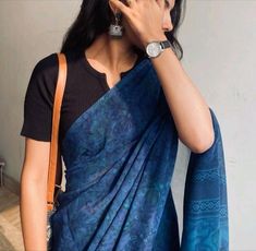 new collection of saree Casual Cotton Saree, Cotton Saree Look Aesthetic, Simple Saree Look For Office, Tshirt As Blouse For Saree, Everyday Saree Simple, Casual Sarees Simple, Blue Saree Black Blouse, Everyday Saree Look, Simple Saree Look For Pooja