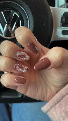 Nail Ideas Christmas, Artist Hue, Christmas Artist, Christmas Manicure, Nail Swag, Brown Nails