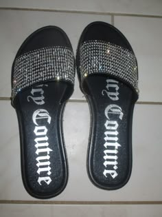 Latina Sparkly Chanclas, Chanclas Sparkly, Juicy Couture Flip Flops, Juicy Couture Sandals, Juicy Sandals, Sparkly Chanclas, Bedazzled Shoes Diy, Pretty Sneakers, Juicy Couture Shoes