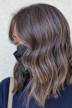 35 Grey Blending Highlights Brunette - Stylish Hair Ideas Brunette Going Grey Ideas, Grey Blending For Brunettes, Brunette Grey Hair, Best Color To Cover Grey Hair, Grey Blending Brown Hair, Dark Hair Grey Blending, Brown Hair Grey Highlights, Blended Grey Hair Highlights, Grey Brunette Hair