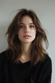 Effortless Medium Length Hair, Long Layers Haircut Unstyled, Shoulder Length Long Bangs, Full Medium Length Hair, Haircut Trendy Woman, Medium Length Light Layers, Unique Mid Length Haircuts, Haircuts For Medium Length Hair Side Part, Medium Length Hair With Long Layers Wavy