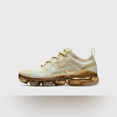 Women’s Nike Air Vapormax 2019 'White Gold' Ar6632-101 Brand New In Box Gold Nike Shoes, Vapormax Nike, Swarovski Nike, Shoes Trending, Nike Air Vapormax 2019, Vapormax 2019, Gold Nike, Outdoor Sneakers, Goddess Of Victory