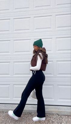 Brown Puffer Vest Outfit, Brown Puffer Vest, Puffer Vest Outfit, Comfy Outfits Winter, Brown Puffer, Look Adidas, Vest Outfit, Winter Fashion Outfits Casual, Pastel Outfit