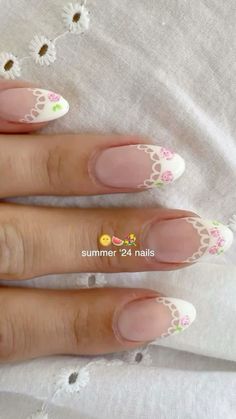 Cute nail inspo Nails Very Simple, Patterned Nail Designs, Flower Bouquet Nails, Cute Nail Ideas Summer, Clean Summer Nails, Vintage Nail Designs, Shirt Nails, Business Place