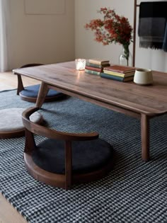 Readings Floor Dining Table Ideas Indian, Chabudai Table, Piano Rug, Zen Furniture, Japanese Dining, Japanese Home Decor, Japanese Interior Design, Japanese Interior, A Rug