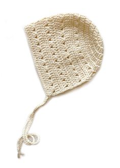 a crocheted hat is shown on a white background, with the string attached to it