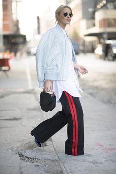 The Coziest Trend We've Ever Seen Just Hit the Streets at Fashion Week Look Adidas, Athleisure Trend, Blogger Outfits, Style Sportif, Adidas Track Pants, Looks Street Style, Jacket Outfit, Sport Style, Sport Chic