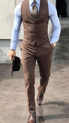 A Man In A Suit, Man In A Suit, Brown Suit, Herren Style, Stylish Men Casual, Designer Suits For Men