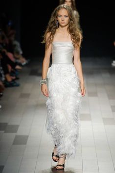 Marchesa Spring 2018 Ready-to-Wear collection, runway looks, beauty, models, and reviews. Alternative Wedding Dresses, To Wear, 2018 Fashion, Emma Stone