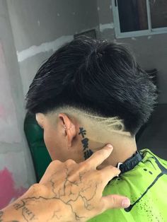 Low Fade Design, Low Fade En V, Low Fade Em V, Hairstyles For Teenage Guys, Undercut Curly Hair