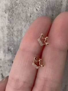 Look at these cute sized crown earrings. It's small and precious Small Tops Earrings Gold, Gold Crown Design Earrings As Gift, Gold Crown Design Earrings For Gift, Small Gold Cute Earrings, Cute Tiny Earrings, Small Earrings Gold Studs, Ear Tops Design, Cute Earing, Cute Tiara