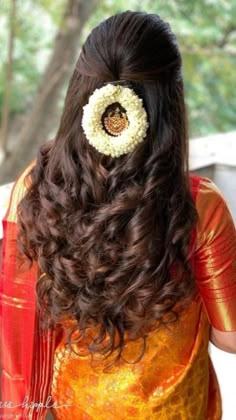 South Indian Hairstyle, Simple Bridal Hairstyle, South Indian Wedding Hairstyles, Reception Hairstyles, Bridal Hairstyle Indian Wedding, Hair Style On Saree, Engagement Hairstyles, Bridal Hairdo, Traditional Hairstyle