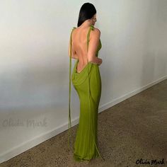 Olivia Mark - Sleek and Alluring Long Bodycon Dress with a Backless Design and Waist Tie Detail. Model Outfits Runway, Green Backless Dress, Dresses For Clubbing, Outfits Runway, Clothing Quotes, Mary Kay Party, Olive Green Dress, Body Con Dress Outfit, Attractive Clothing