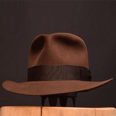 Indiana Jones Fedora, Indiana Jones Hat, Hats Cowboy, Classy Hats, Crown Hat, Hat Styles, Unique Hats, Wool Fedora, Fedora Hats