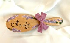 Hand painted personalized keepsake hairbrushes are the perfect gift for your special occasion.  Choose a design or request a custom design then add your name for a truly beautiful keepsake item. Diy Gifts Christmas, Ministering Ideas, Friend Christmas Gifts, Bamboo Hair Brush, Bridesmaids Gift Ideas, Small Crafts, Wood Art Projects, Diy Xmas Gifts, Gift Inspo