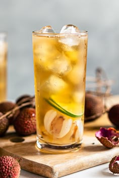 lychee iced tea in a glass Lychee Iced Tea Recipe, Fruit Tea Photography, Fruit Tea Aesthetic, Lychee Fruit Tea, Lychee Aesthetic, Lychee Smoothie, Iced Tea Aesthetic