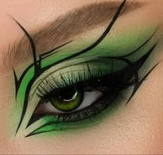 Creative Green Makeup Looks, Edgy Eyeliner Aesthetic, Goth Eye Makeup, Simple Wedding Makeup, Vampire Bride, Eyeliner Designs, Makeup Drawing, Wedding Makeup Tips