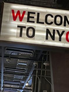 a sign that says welcome to new york city