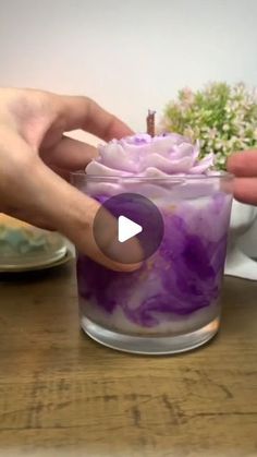 Jar Candles Ideas, Candle Jars Crafts, Diy Candles With Flowers, Love Shadow, Fancy Candles, Candle Tutorial, Tulip Candle, Mothersday Gift, Candle Business