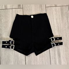 Festival Rave Party Black Shorts Size Xs Never Worn - Good Condition Rave Black Shorts, Party Shorts, Diy Outfits, Jogging Shorts, Lululemon Hotty Hot Shorts, Rave Party, Ripped Jean Shorts, Champion Shorts, Festival Shorts