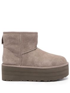 UGG Classic Ultra Mini 50mm Suede Platform Boots - Farfetch Suede Platform Boots, Platform Uggs, Overlock Stitch, Ugg Boots Australia, Ugg Classic Ultra Mini, Planet People, Ugg Classic Mini, Taupe Grey, E 40