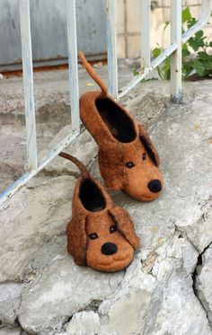 Custom slippers Dachshund / Badger dogs, personalized - size and color, flat slippers. Natural wool felted shoes. See all my funny animals slippers - dogs, cats, foxes, birds, dragons and other: https://www.etsy.com/shop/DarkaYarka?ref=l2-shopheader-name§ion_id=22264967 Product description: Our felt slippers are totally handcrafted of 100% pure wool with warm water, soap, love and care. The sole, made of craft foam, is firmly glued. Felted slippers are extremely solf, light, comfortable and long Felting Animals, Dog Slippers, Dachshund Dogs, Animal Slippers, Handmade Slippers, Felt Shoes, Felted Slippers, Flat Slipper, Dachshund Dog