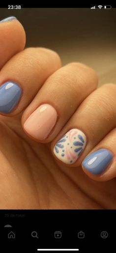 Corner Nail Designs, Florida Manicure Ideas, Trending Nail Inspo 2024, Short Blue Dip Nails, Cute Nail Inspo Short Summer, Simple August Nails Short, Simple End Of Summer Nails, August Nail Trends, Simple Nails With Accent Nail