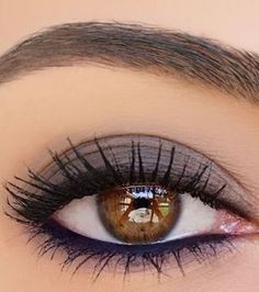 20 idées de maquillages pour sublimer les yeux marrons : prune mat Gray Eyeshadow, Eye Makeup Looks, Cute Eye Makeup, Eye Makeup Ideas, Best Eye Makeup, Brown Eye