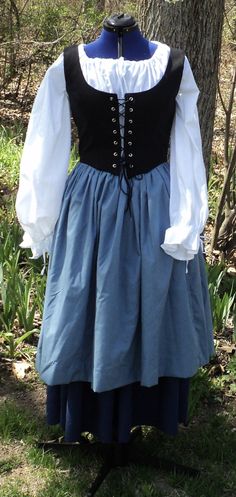 Colonial Dresses, Peasant Outfit, Peasant Bodice, Scottish Costume, Colonial Dress, Outlander Claire, Fur Coat Vintage, Claire Fraser