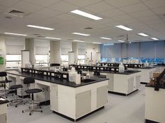 an empty lab with chairs and desks in the middle, all black and white