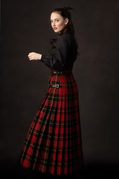 Scotland Traditional Clothes, Kilt Outfits Women, Looks Kate Middleton, Kilt Outfits, Great Scot, Scottish Fashion, Tartan Skirt, Tartan Kilt