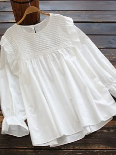 White Tops Outfit, Fancy Shirt, Stylish Short Dresses, Fashion Top Outfits, Trendy Fashion Tops, Muslim Fashion Outfits, Muslimah Fashion Outfits, Fashionista Clothes