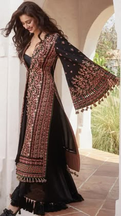 Ethnic Dresses Indian Wedding Ideas, Ethnic Casual Outfits, Black Desi Outfit, Desi Outfits Casual, Black Ethnic Dress, Pakistani Dresses Wedding, Desi Suits, Hussain Rehar, डिजाइनर कपड़े