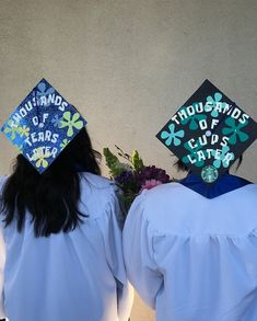 Bff Graduation Caps, Matching Graduation Caps Best Friend, Matching Grad Caps, Matching Graduation Caps, Spongebob Grad Cap, Grad Cap Decoration Ideas, Funny Grad Cap Ideas, Cap Decoration Ideas, Grad Cap Decoration