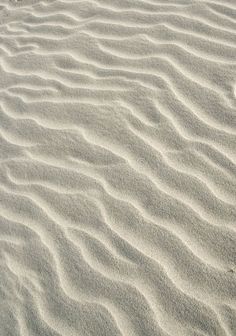 the sand is very thin and wavy with little waves in it stock images, textures or patterns