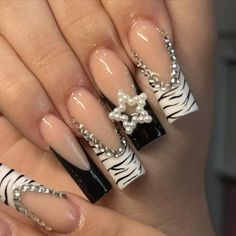 Y2knails Ideas, Black And White Zebra Nails, Zebra Print Nails Y2k, How To Do Zebra Print Nails, 2000 Nails Acrylic, Cheetah Print Nails Y2k, Y2k 2000s Nails, Zebra Nails Y2k, Y2k Nails Black And White