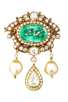 Munnu the Gem Palace brooch. (212-861-0606) Gem Palace, Emerald And Diamond Earrings, Academy Awards Red Carpet, Sparkle Necklace, Academy Awards, Celebrity Fashion, Vanity Fair, Red Carpet, Brooches