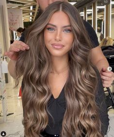 blonde balayage on black hair, best highlights for black hair, summer highlights for dark brown hair, dark brown hair with blonde highlights Black Hair Summer, Best Highlights For Black Hair, Soft Healthy Hair, Light Brunette Hair, Make Up Hair, Brown Hair With Blonde Highlights